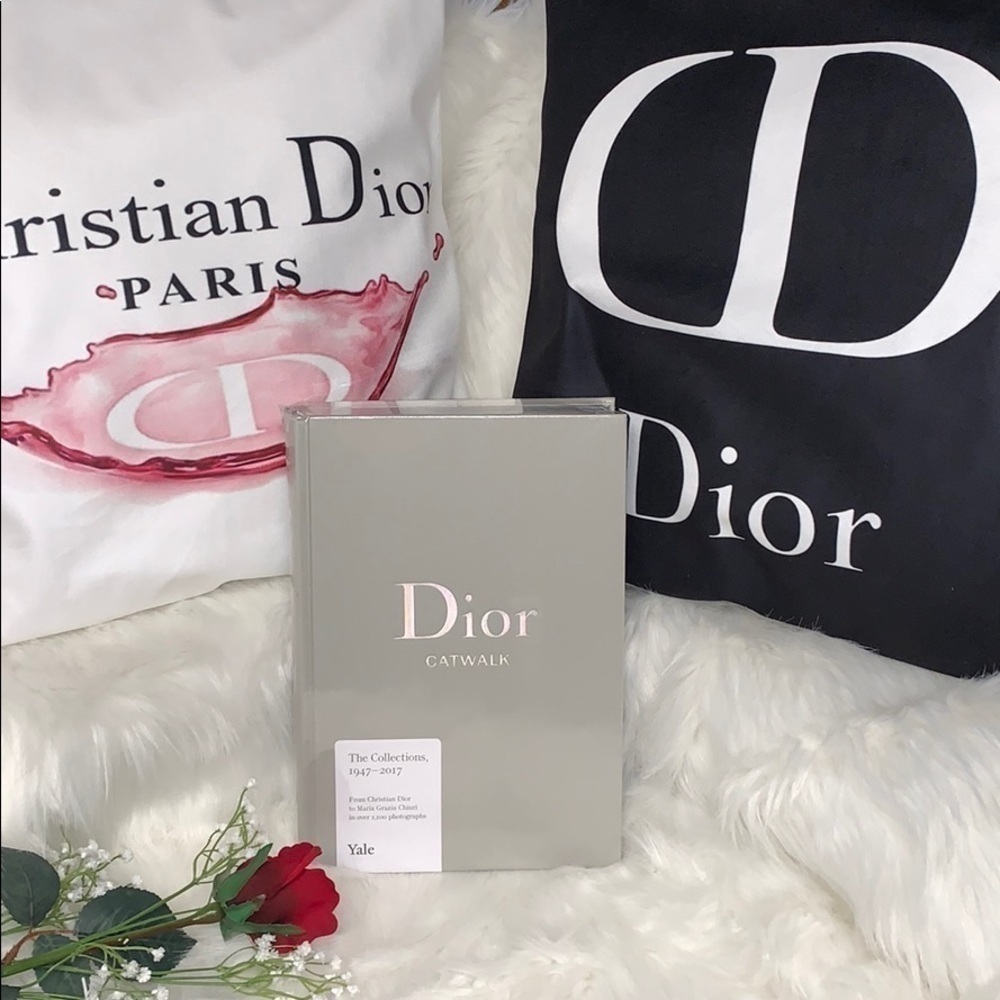 CHRISTIAN DIOR CATWALK HARDCOVER FASHION RUNWAY COFFEE DESIGNER BOOK
